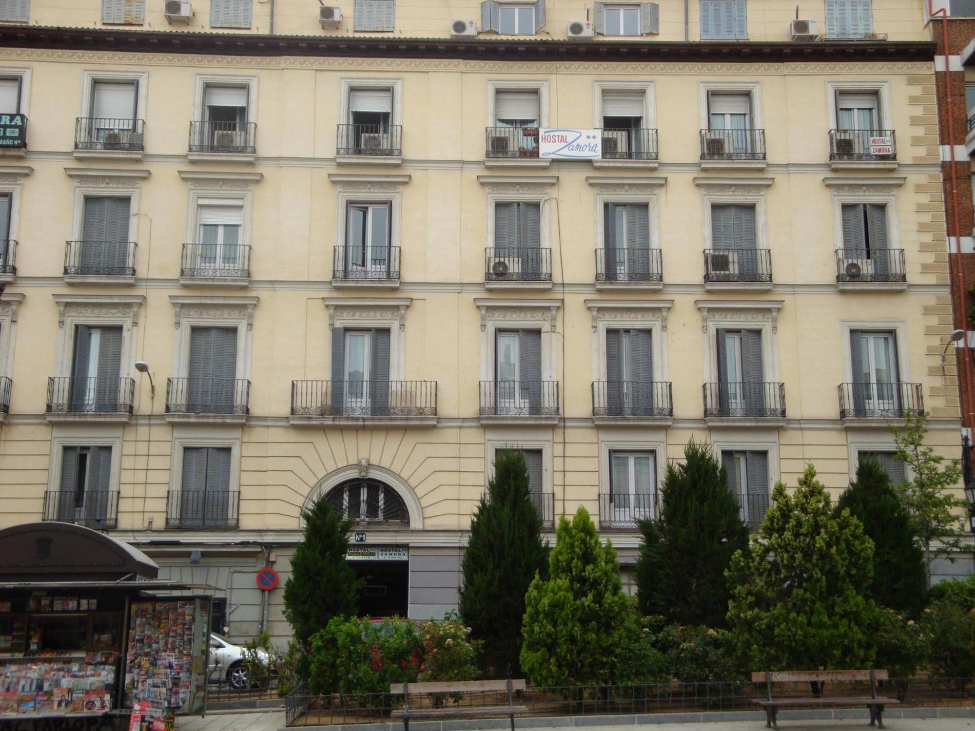 Hostal Zamora Madrid Exterior photo