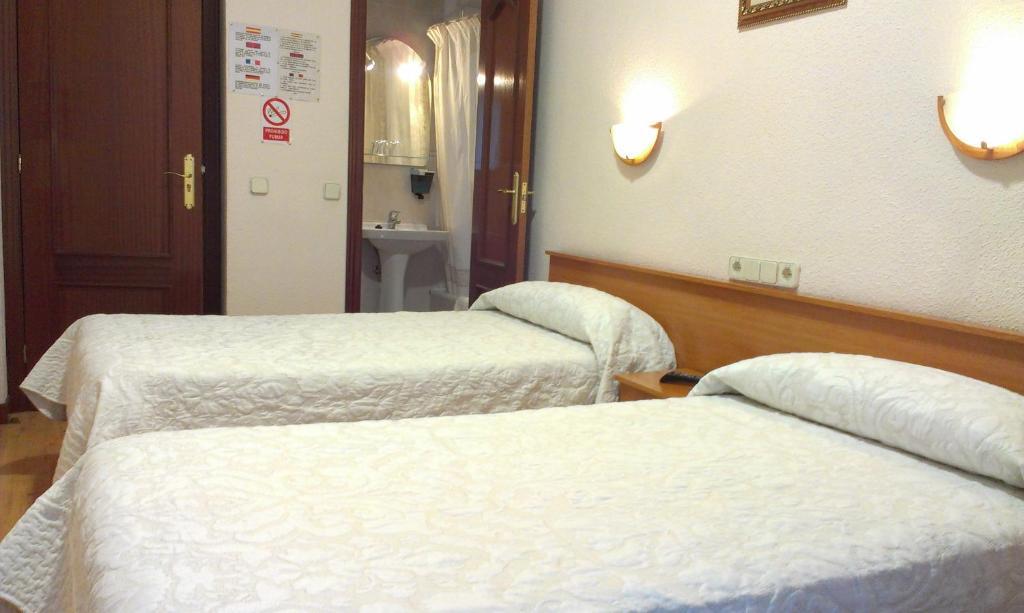 Hostal Zamora Madrid Room photo