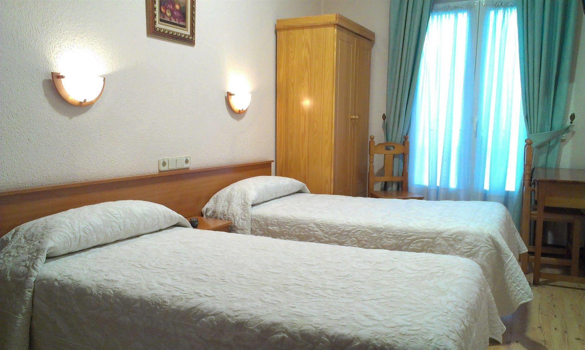 Hostal Zamora Madrid Exterior photo